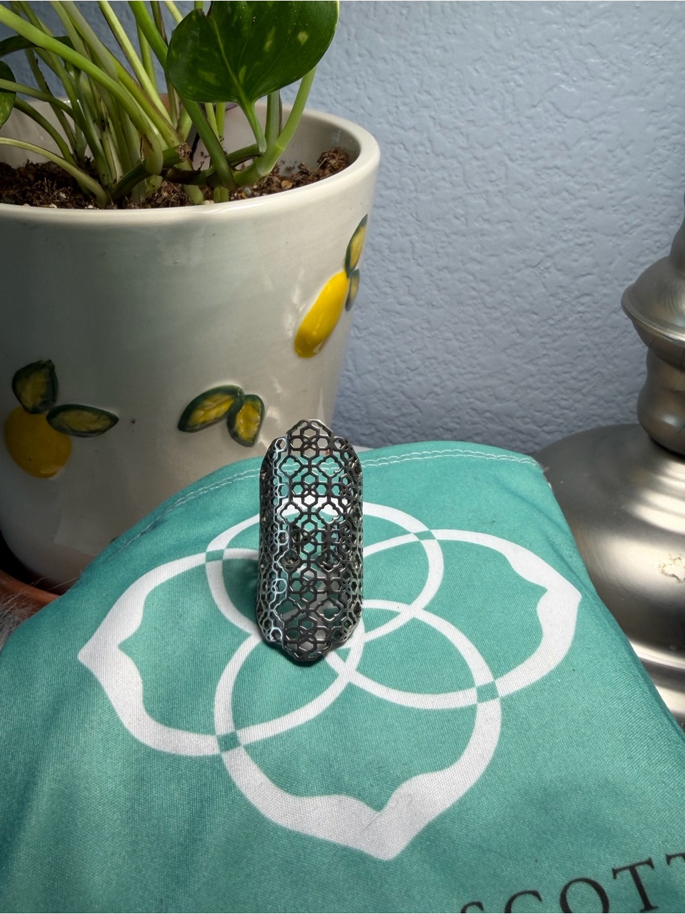 Kendra Scott Yellow Rose Boone Small Cocktail Ring - Vintage Silver M/L